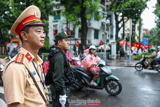 An ninh thắt chặt trước giờ sơ duyệt diễu binh, diễu hành tối 27/8