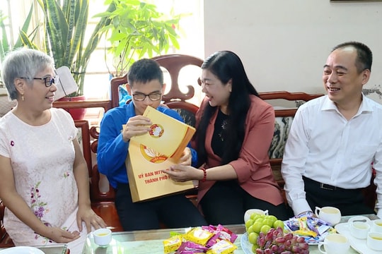 Mỗi gia đình cần nỗ lực vượt khó, vươn lên xây dựng cuộc sống ấm no, hạnh phúc