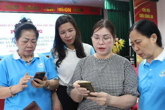 Hội LHPN phường Phú Diễn triển khai phong trào “Bình dân học vụ số”