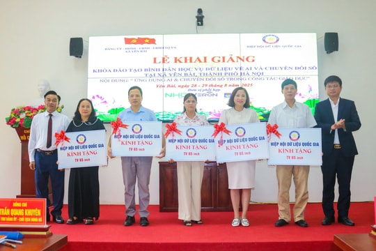 Đào tạo về AI và chuyển đổi số cho 200 giáo viên tại xã Yên Bài