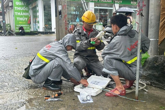 Người Viettel trắng đêm khắc phục sự cố, giữ thông tin liên lạc cho khách hàng