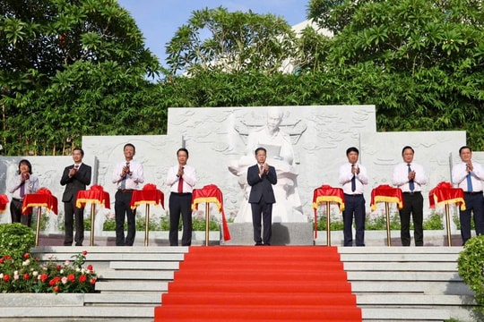 Khánh thành tượng Bác Hồ trong khuôn viên Thư viện Đà Nẵng