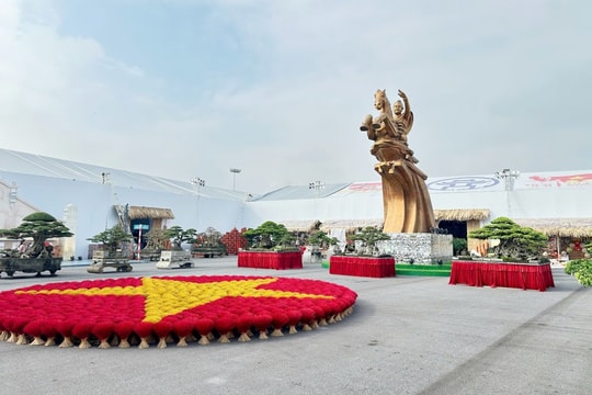 Triển lãm \"Thủ đô Hà Nội văn hiến, anh hùng - 80 năm hành trình cùng đất nước\" Tự hào về những thành tựu kinh tế - xã hội tiêu biểu của Thủ đô