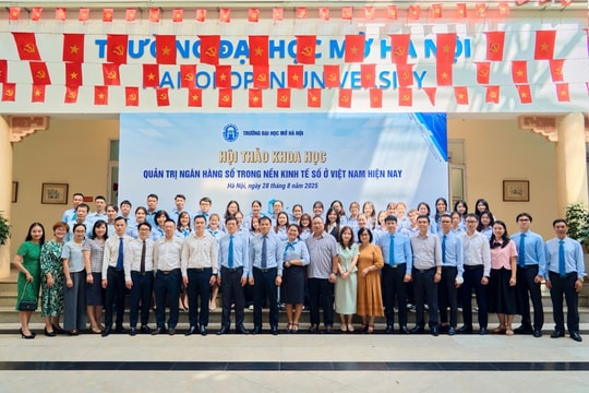 Sinh viên “mở khóa” tư duy ngân hàng số
