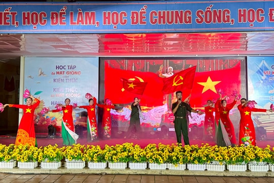 Phường Phú Lương tổ chức văn nghệ chào mừng ngày lễ lớn của đất nước