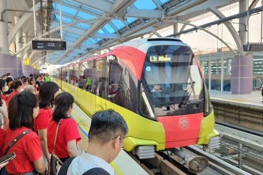Phục vụ đại lễ: Nhiều tuyến buýt đóng bến muộn, mở bến sớm, tàu điện chạy xuyên đêm