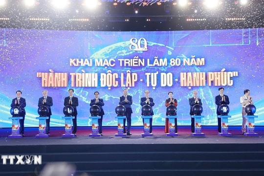 Triển lãm thành tựu đất nước là một “trường học sống động”