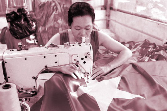 Tinh thần yêu nước trên từng góc phố