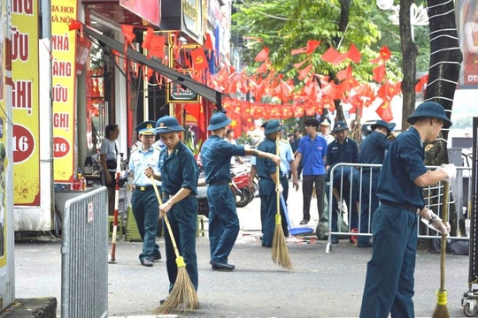 Tuổi trẻ Sư đoàn Phòng không 361 và đoàn viên Yên Hoà làm đẹp phố phường đón Quốc khánh