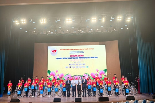 Gặp mặt trẻ em Thủ đô tiêu biểu vượt khó học tốt