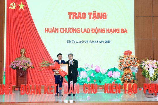 Phường Tây Tựu khen thưởng nhiều tập thể, cá nhân có thành tích xuất sắc