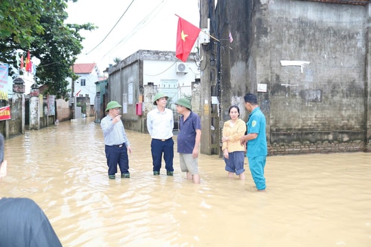 Hà Nội mưa lớn, ngoại thành tiếp tục ngập lụt