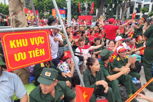 Phường Ba Đình: Bố trí ghế ngồi, chỗ nghỉ đêm cho người dân xem diễu binh, diễu hành