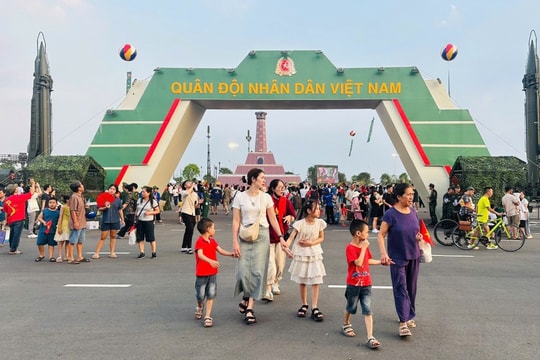 230.000 lượt khách tham quan triển lãm thành tựu đất nước