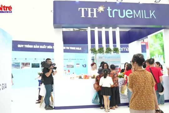 Người dân hào hứng tham dự Triển lãm thành tựu đất nước 80 năm