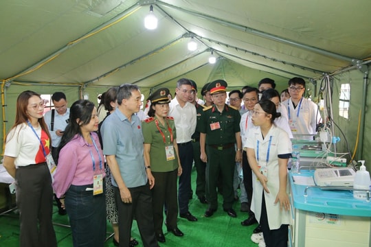 Thứ trưởng Bộ Y tế Trần Văn Thuấn kiểm tra công tác y tế phục vụ sự kiện A80