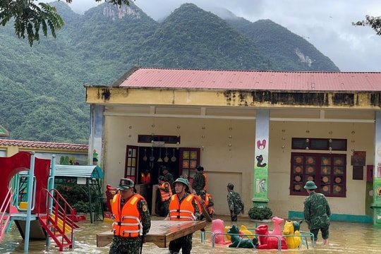 Thủ tướng: Không để học sinh thiếu trường, người dân thiếu nơi chữa bệnh do thiên tai