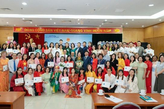 Bế mạc Khóa tập huấn giảng dạy tiếng Việt cho giáo viên người Việt Nam ở nước ngoài năm 2025