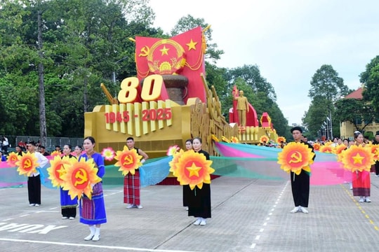 Ấn tượng Khối Nghi trượng trong đội hình diễu binh, diễu hành nhiệm vụ A80