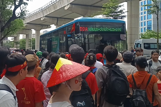Đường sắt đô thị, xe buýt phát huy hiệu quả trong ngày tổng duyệt