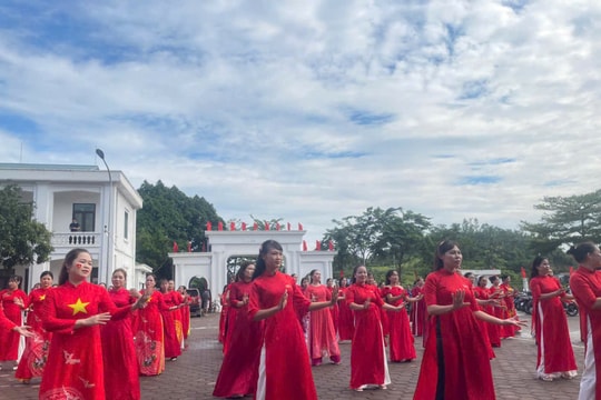 Người vùng cao Hà Nội “chộn rộn” đón Tết Độc lập