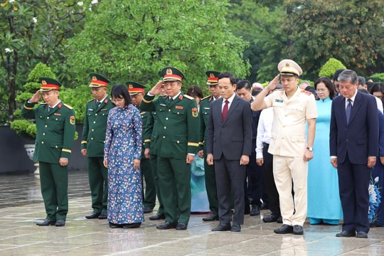 Lãnh đạo TP Hồ Chí Minh dâng hương tưởng nhớ Anh hùng liệt sĩ