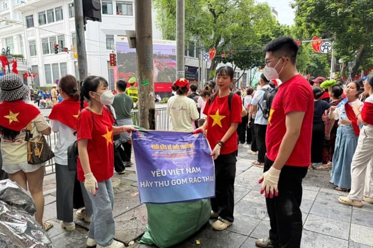 Phát động chiến dịch “Hà Nội sạch - Vì một Việt Nam xanh”
