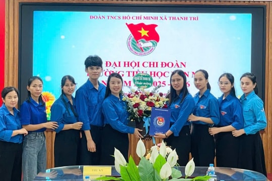 Đồng chí Nguyễn Mỹ Linh làm Bí thư Đoàn Trường Tiểu học Yên Mỹ