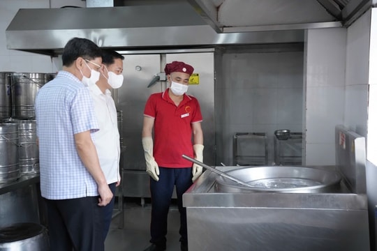 Siết chặt an toàn thực phẩm học đường trước năm học mới