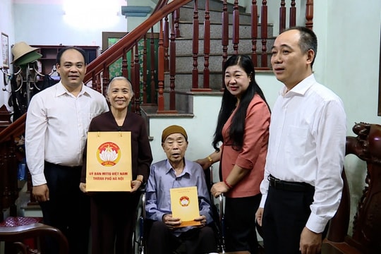 Tặng 1.000 suất quà tới cán bộ, hội viên, đoàn viên tiêu biểu có hoàn cảnh khó khăn