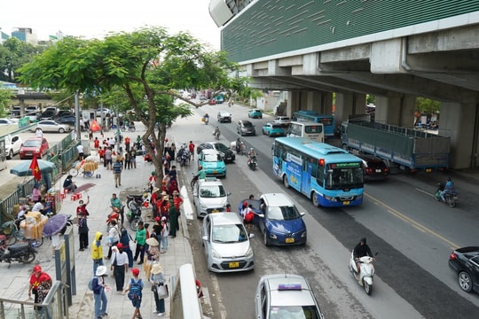 Xe buýt chạy hết công suất, tích cực giải tỏa hành khách sau Tổng duyệt A80