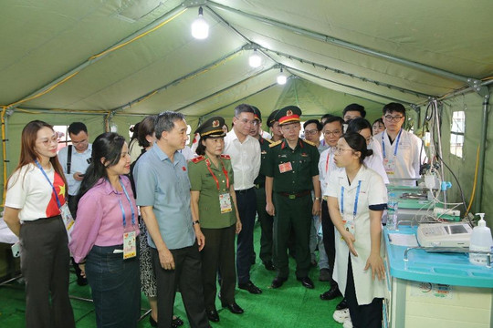 Kiểm tra y tế A80: Thứ trưởng Bộ Y tế thị sát, yêu cầu sẵn sàng ứng phó mọi tình huống