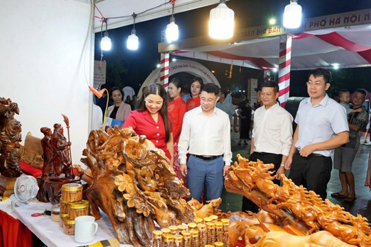 Khai mạc Tuần hàng Việt diễn ra trên địa bàn phường Sơn Tây