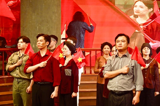 Những lát cắt lịch sử - những miền rung cảm mới