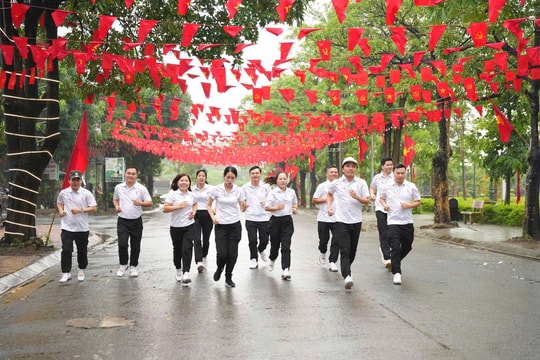 Gần 300 vận động viên tham gia chung kết Giải chạy Báo Hànộimới xã Vân Đình lần thứ I - Vì hòa bình năm 2025