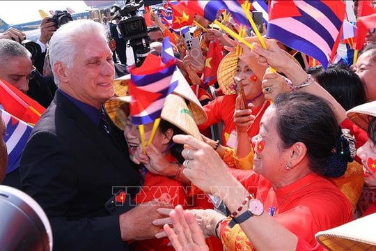 Bí thư thứ Nhất, Chủ tịch nước Cuba và Phu nhân đến Hà Nội, bắt đầu thăm cấp Nhà nước, dự Lễ kỷ niệm 80 năm Quốc khánh Việt Nam