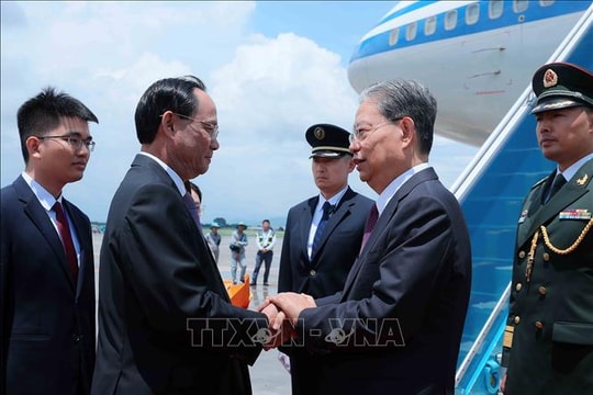 Ủy viên trưởng Nhân đại toàn quốc Trung Quốc Triệu Lạc Tế đến Hà Nội, bắt đầu thăm chính thức Việt Nam