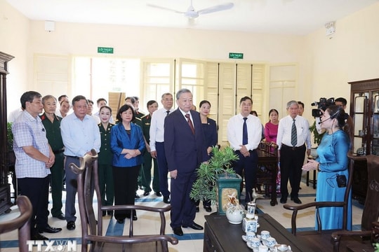 Tổng Bí thư Tô Lâm đến dâng hương và thăm nơi Chủ tịch Hồ Chí Minh soạn thảo “Tuyên ngôn Độc lập”