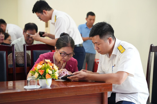 UBND xã Phù Đổng: Ứng dụng công nghệ trong công tác thu nộp thuế sử dụng thuế đất phi nông nghiệp năm 2025 
