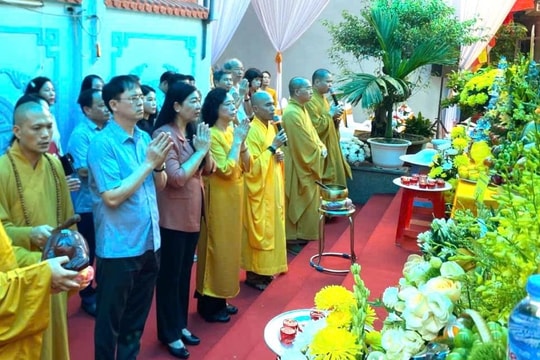 Phường Vĩnh Tuy tưởng niệm đồng bào chết vì oanh tạc và nạn đói năm 1944-1945