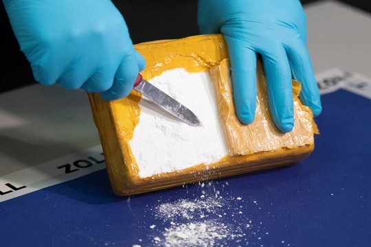 Cảnh sát Hy Lạp và Đức triệt phá đường dây buôn lậu cocaine