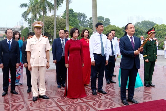 Đoàn đại biểu thành phố Hà Nội dâng hương tưởng niệm các bậc tiền bối cách mạng, Anh hùng liệt sĩ tại Nghĩa trang Mai Dịch