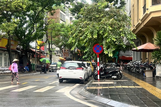 Tình trạng tự ý thu tiền trông giữ xe ngay khu vực có biển cấm đỗ xe: Cần phải được xử lý nghiêm