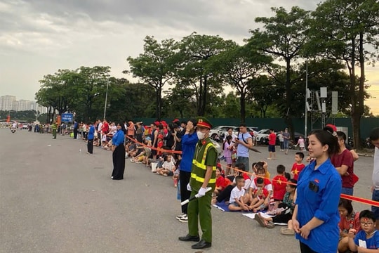 Phân luồng giao thông phục vụ Chương trình nghệ thuật tại sân Mỹ Đình
