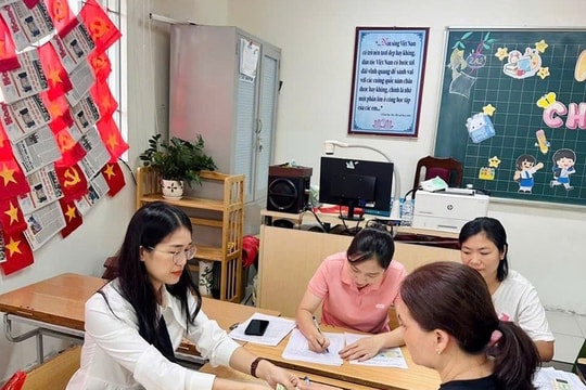 Phường Bồ Đề (Hà Nội) Kịp thời hỗ trợ, trao quà tặng Tết độc lập 2/9 đến Nhân dân