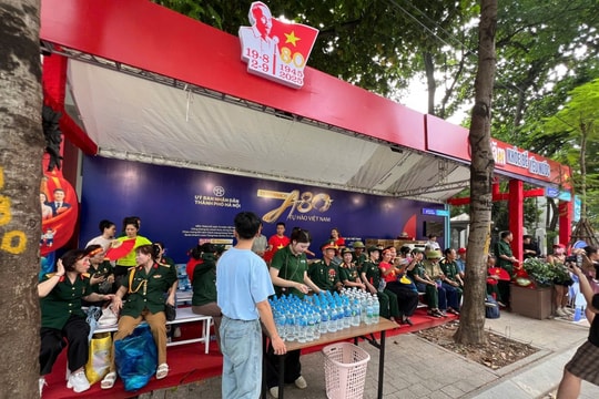 "Trạm khách A80" điểm dừng chân đặc biệt cho người dân đi xem diễu binh ngày 2/9
