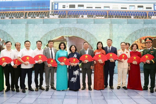 Lãnh đạo thành phố Hà Nội tham quan 2 không gian trưng bày của Hà Nội tại Trung tâm Triển lãm Việt Nam