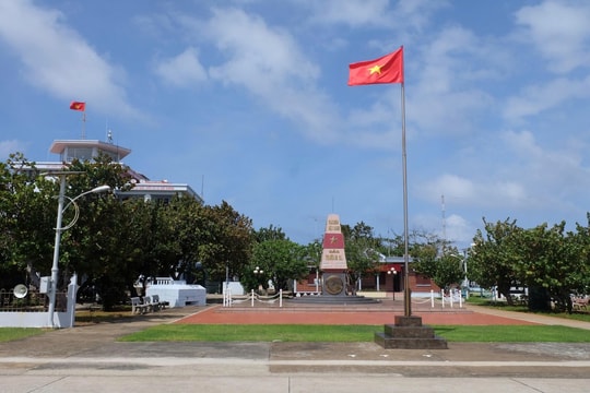 “Hình Bác giữa Trường Sa”: Bản hùng ca giữa biển trời Tổ quốc