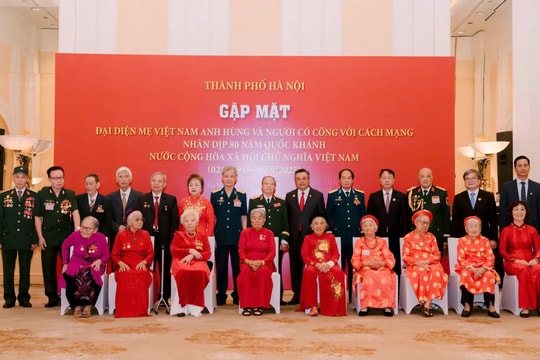 Chủ tịch UBND thành phố Hà Nội Trần Sỹ Thanh gặp mặt người có công tiêu biểu dự Đại lễ A80