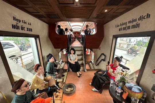 Đoàn tàu du lịch văn hoá “Hà Nội 5 Cửa Ô - The Hanoi Train” chính thức đưa vào vận hành